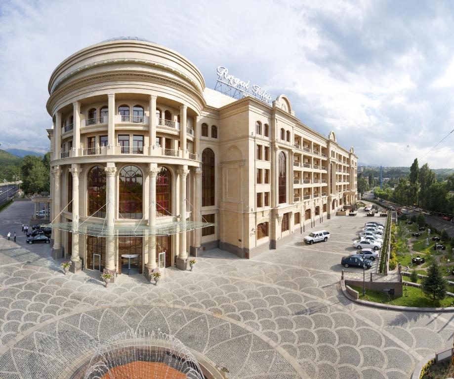 Royal Tulip Almaty Hotel Exterior photo